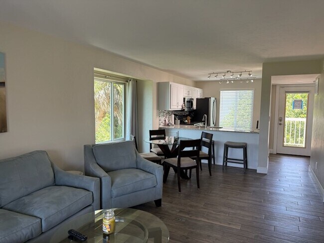 Photo - Esturary Unit 4-204