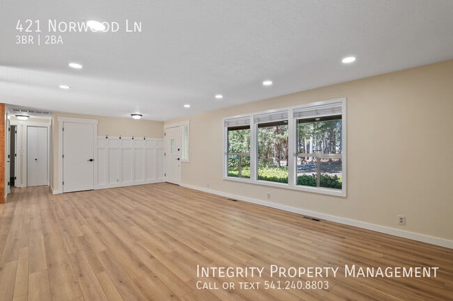 421 Norwood Ln