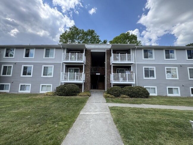 Building Photo - Blacksburg, 4 BR / 2 BA Available July 22