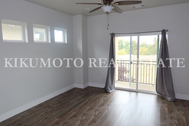 Photo - Modern & Elegant Tri-level home in the Riverside Terrance Community