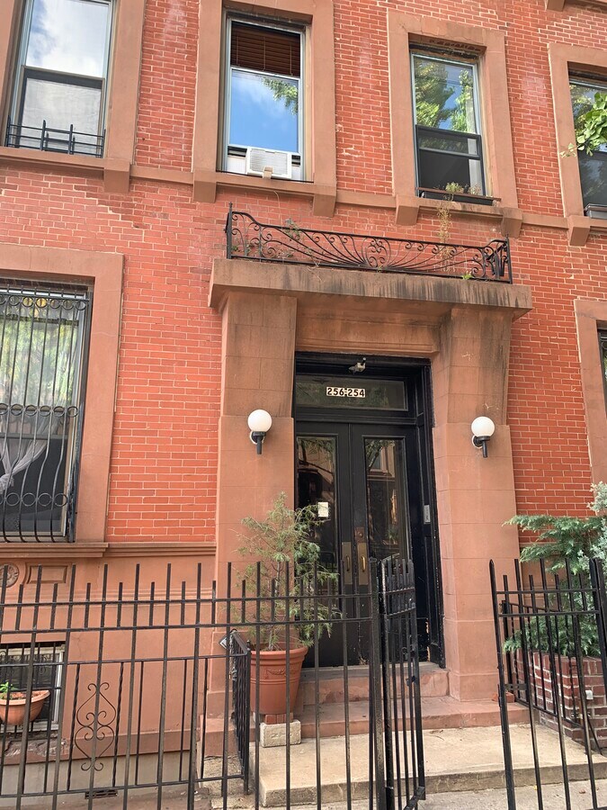 Photo - 256 Vanderbilt Ave Apartments Unit 3R