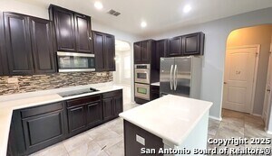 Photo - 8106 Royal Field