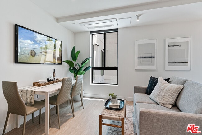 Photo - 3688 Overland Ave Unidad 711