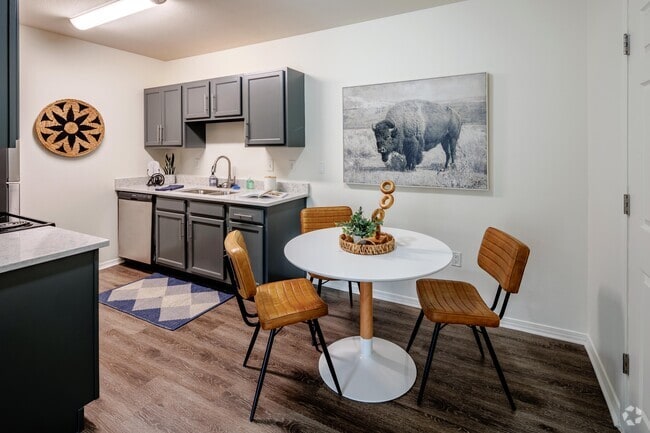 1BR, 1BA - 693SF