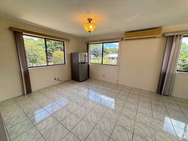 Building Photo - 2820 Kaimuki Ave Unit Back Upstairs Rental