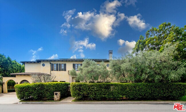 1221 Minorca Dr