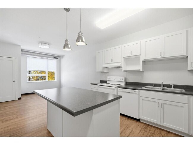 Photo - 2318 Jefferson St NE Unit 113