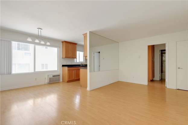 Photo - 972 Larrabee St