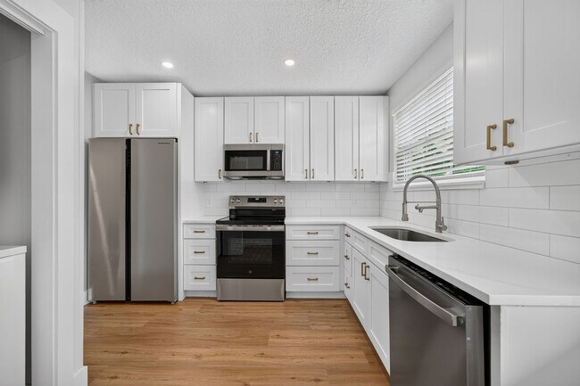 Kitchen - 2247 Riverside Ave