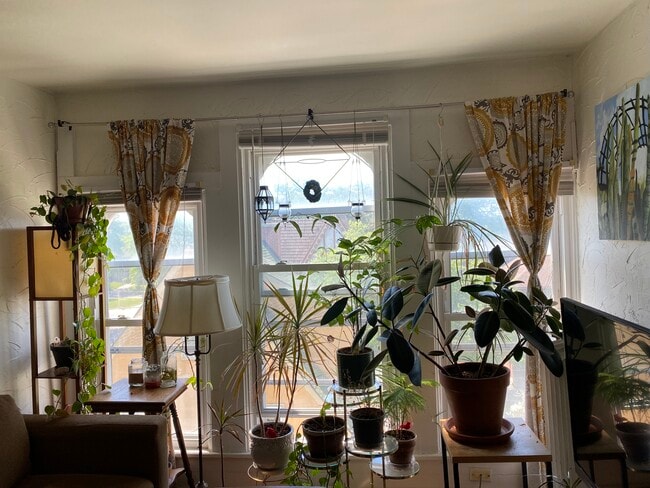 Building Photo - 3281 N Oakland Ave Unit 2