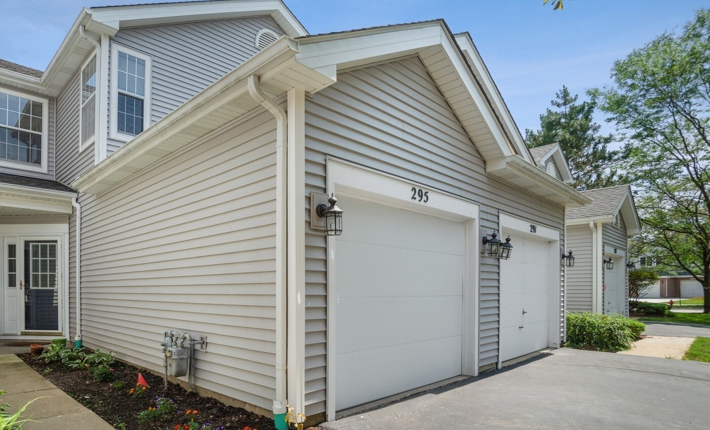Photo - 295 Hunterdon Ct