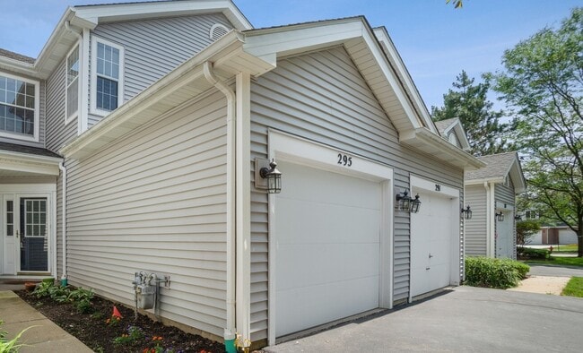Photo - 295 Hunterdon Ct Townhome