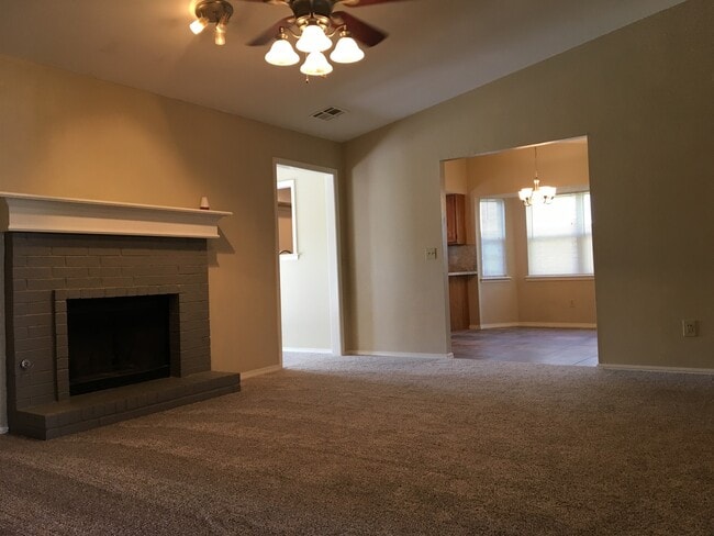 Photo - 3 Bed/2 Bath Home with Additional Space -- Available for Scheduling Showings Now!