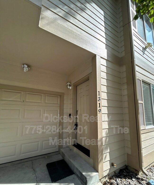 Building Photo - 1319 Powell Ln