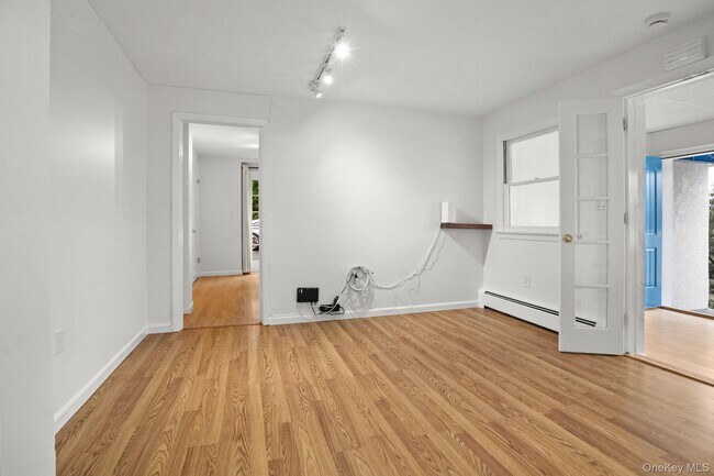 Photo - 144 S Broadway Unit Lower 1