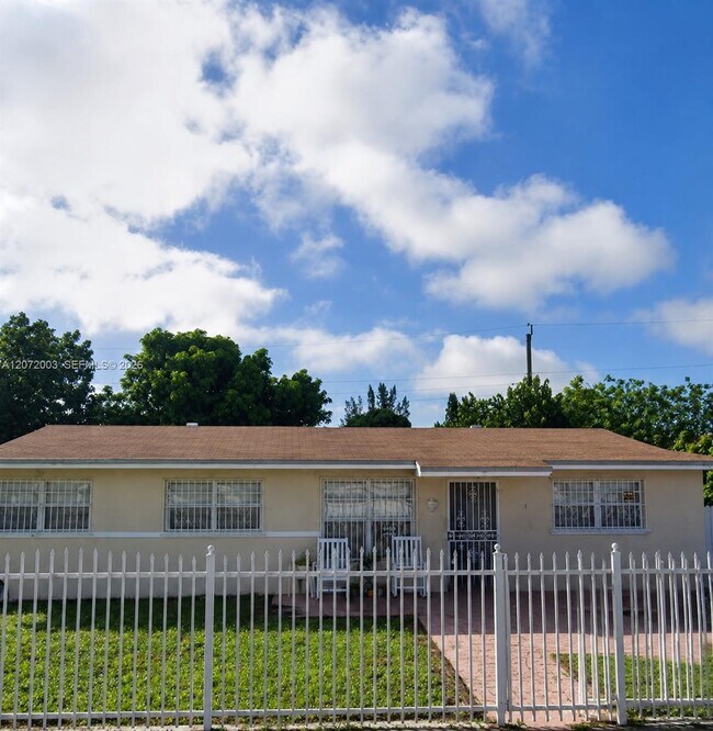Building Photo - 5450 NW 177th Terrace