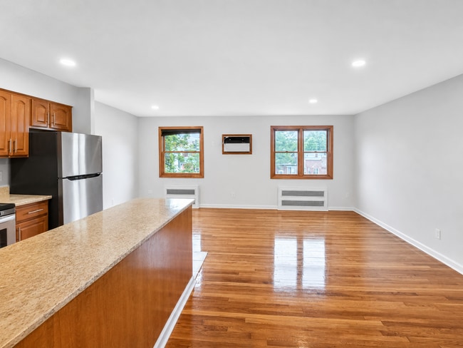 Building Photo - 90-10 70th Dr Unit 3