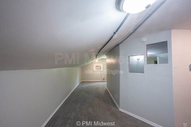 3165 Station St Unit B