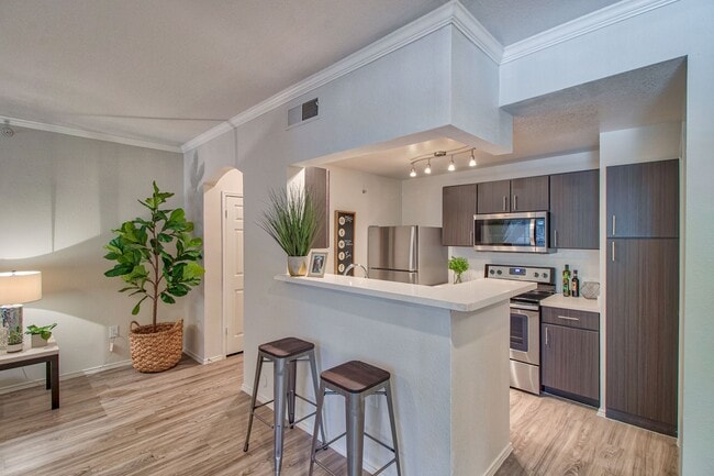 Kitchen - Stonelake at the Arboretum