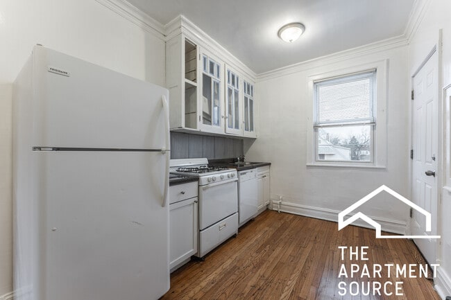 Building Photo - 4826.5 W Addison St Unit 2W