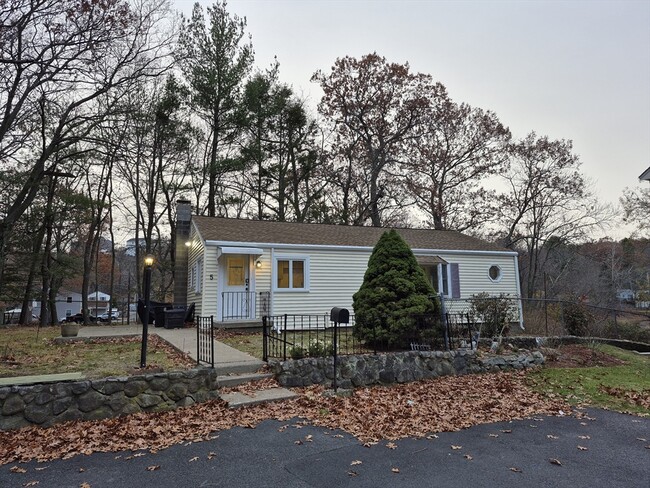 Building Photo - 5 Lakeview Ave