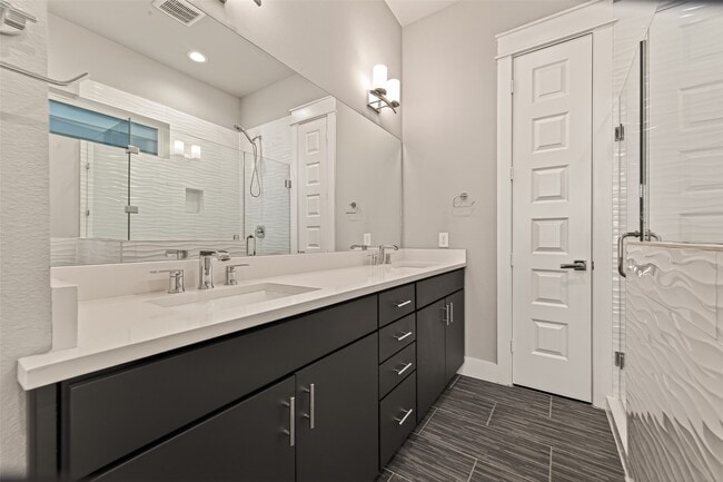 Photo - 2114 Engelmohr St Unit B