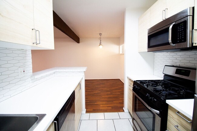 Photo - Gated Community 1 Bedroom — All Utilities Paid | First 4 Weeks Free