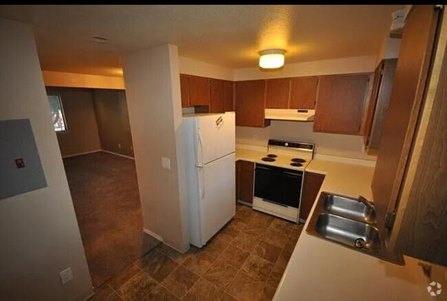 Building Photo - "Charming 2-Bedroom Retreat with Modern Co... Rental