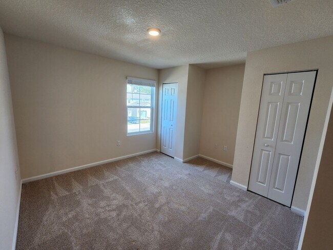 Photo - ***HOLIDAY SPECIAL NO RENT FOR DECEMBER*** Stunning 3 Bed 2.5 Bath Townhouse!