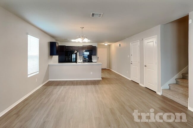 Photo - 421 Moonvine Way
