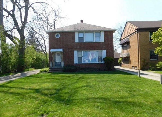 Building Photo - 2612 Warrensville Center Rd Unit Upper