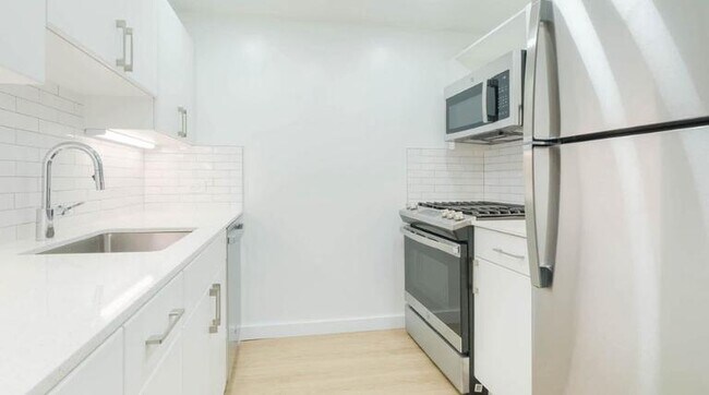 Photo - 475 9th Ave Apartment Unit 7V