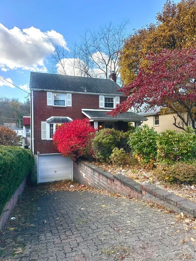 Building Photo - Updated 3 Bedroom in Penn Hills - Off-Stre...