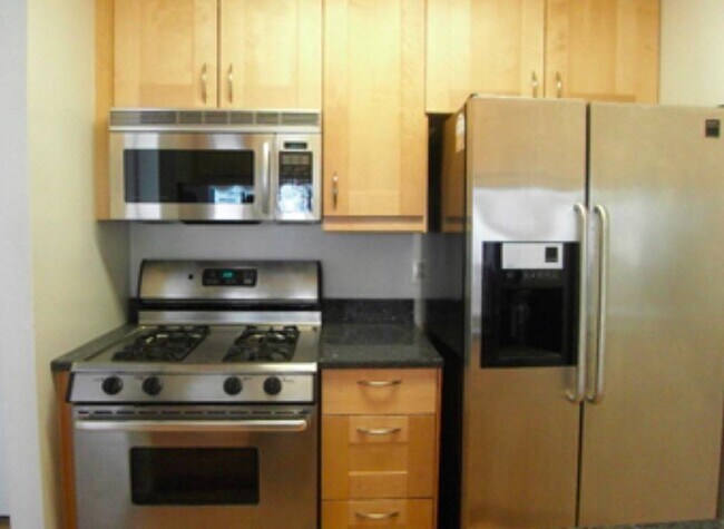 200 Rector Pl Unit 22L