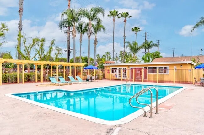 Ocean Park Apartments - Ocean Park Apartments