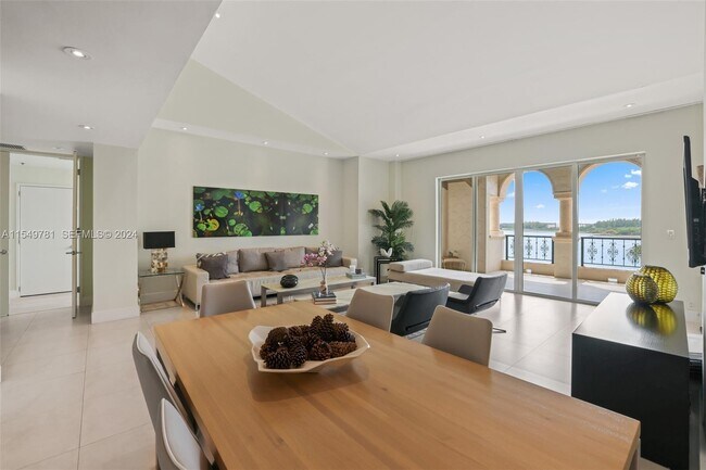 2442 Fisher Island Dr Unidad 5402
