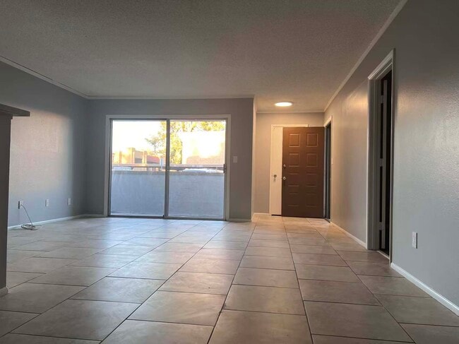 Photo - 4608 W Maryland Ave Unidad 107