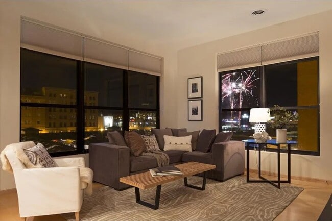 Building Photo - Absolutely Gorgeous 2 BR, 2 BA Condo Just ... Unit 402