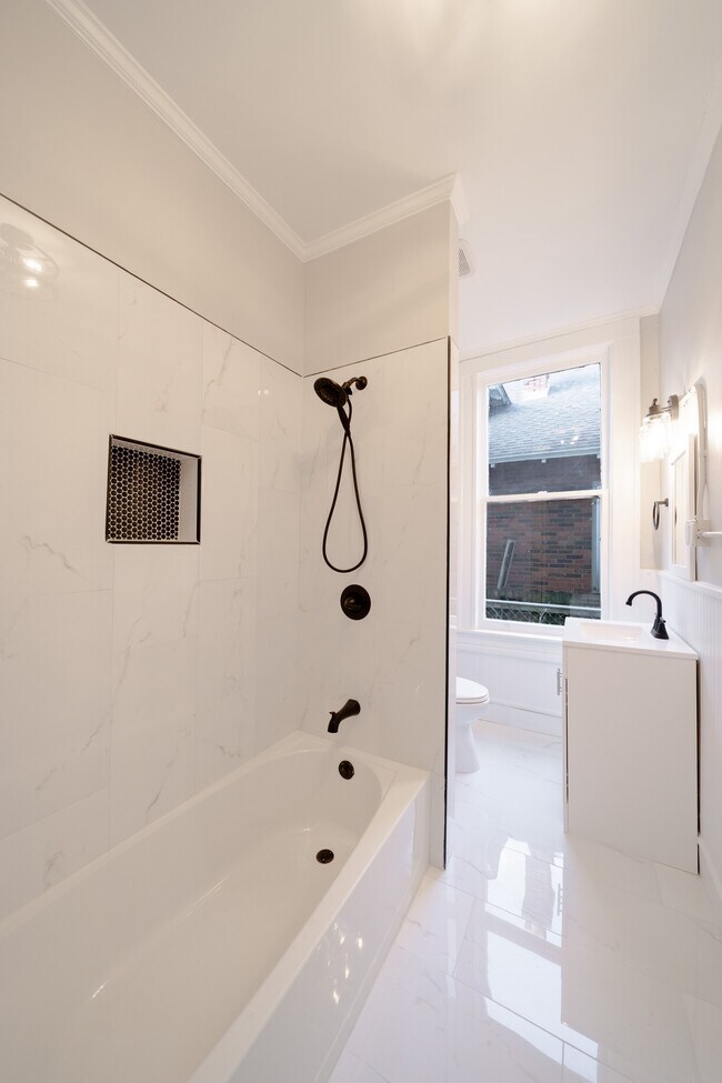 Photo - 185 Clisby Pl