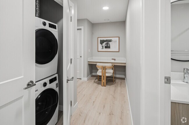 2BR, 2BA - 1,190SF - Laundry and Entry Area