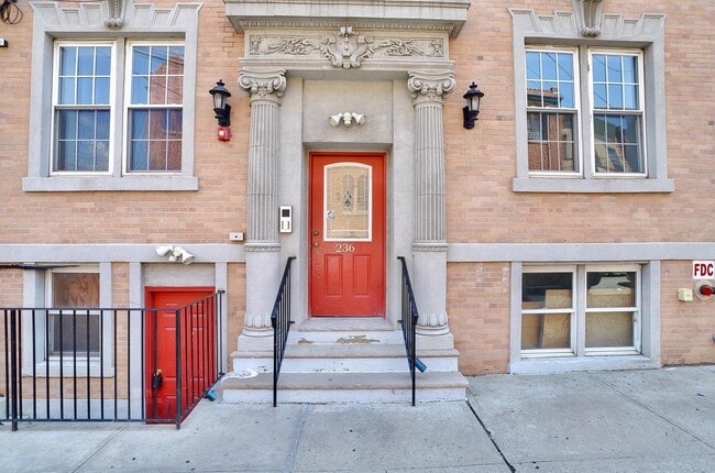 Photo - 236 Van Horne St Unidad 1B