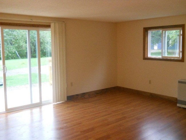 Photo - 32 Overlock Rd Unit A