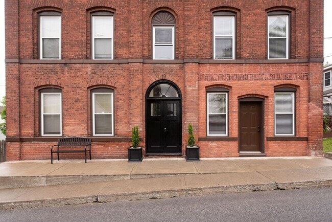19 Warsaw Ave