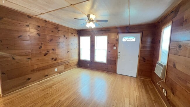 Photo - 2716 Deer St