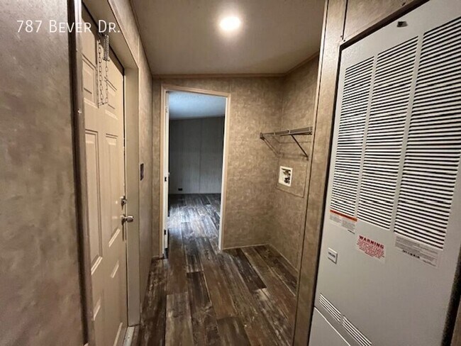 Photo - 787 N Bever Dr