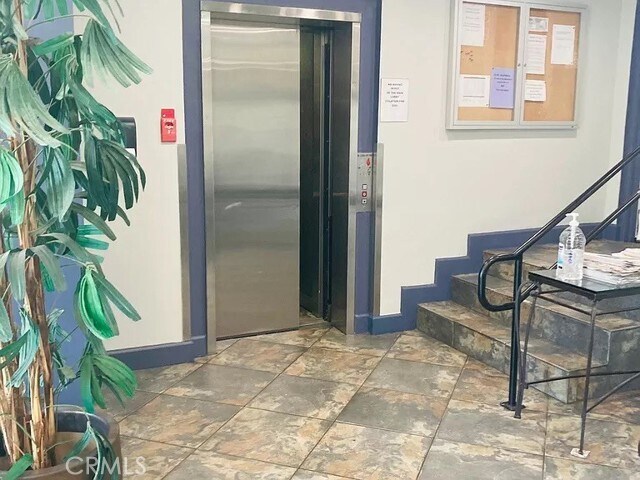 Photo - 10982 Roebling Ave Unidad 359