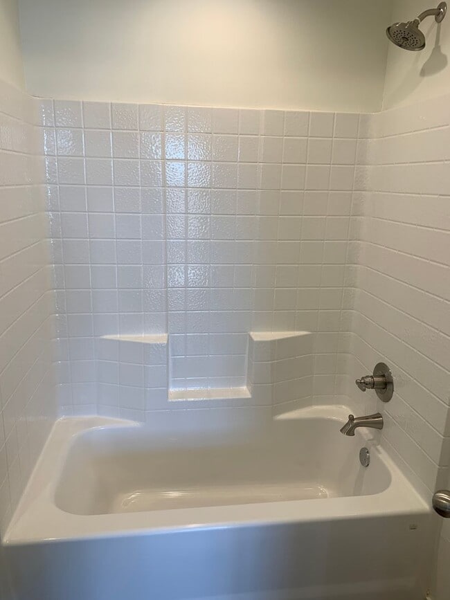 Building Photo - Beautiful brand new!! All the bells and wh... Unit B(2) Rental