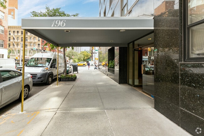 Photo - 196 E 75th St