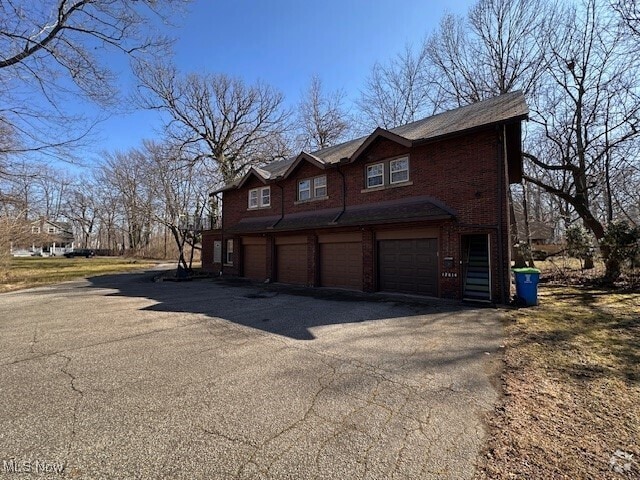 Building Photo - 12814 Lakeshore Blvd Rental