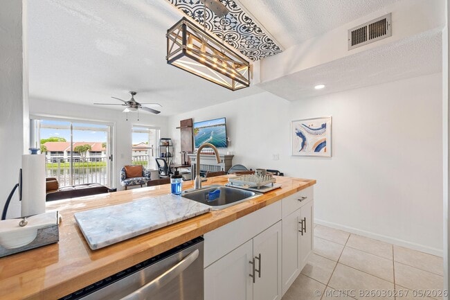 Building Photo - 261 Cypress Point Dr